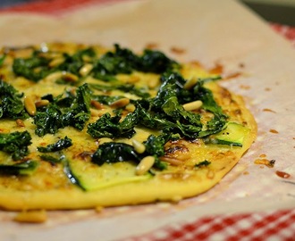 Valkoista pizzaa ja vihreää lehtikultaa