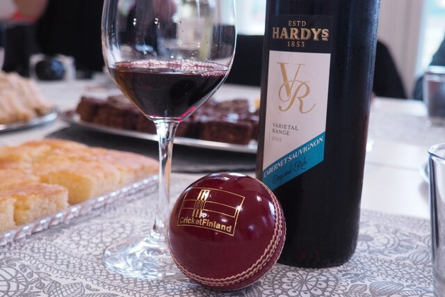 Hardy's viinit + kriketti = mahtava kesäilta!