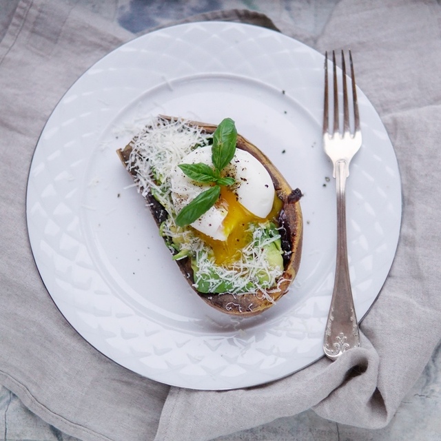 Bataatti avokadon ja munan kera | Sweet potato with egg and avocado