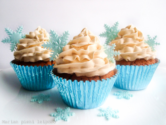 Piparkakkumuffinit toffeekuorrutteella / gingerbread cupcakes with toffee buttercream