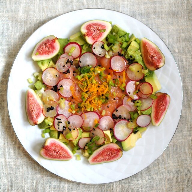 Spring salad with smoked salmon