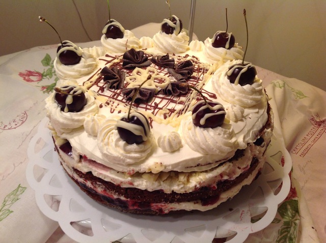 SCHWARZWALDIN KIRSIKKAKAKKU/SCHWARZWÄLDER KIRSCHTORTE