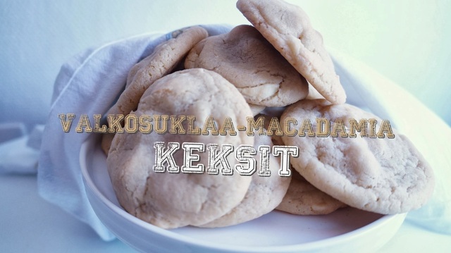 Valkosuklaa-macadamia keksit