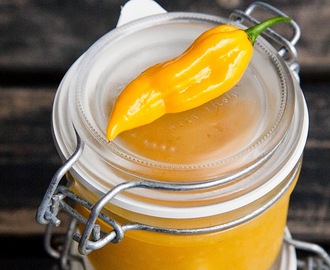 Mango-ananas-Fataliikastike / Mango Pineapple Fatalii Hot Sauce