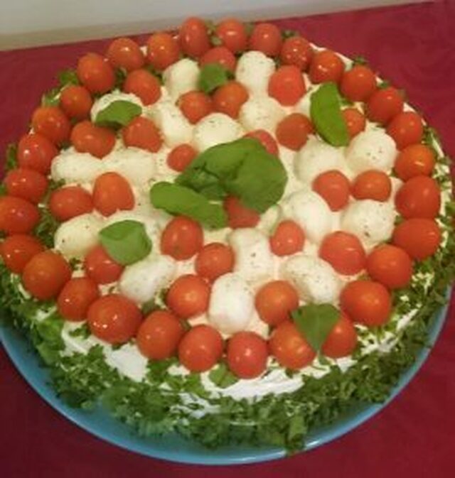 Tomaatti-kinkku-mozzarellakakku (Tomato, ham, mozzarella cake)