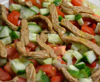 Salaattia lihalla