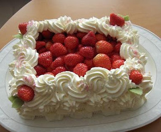 Ystävälle mansikka kakkua :)