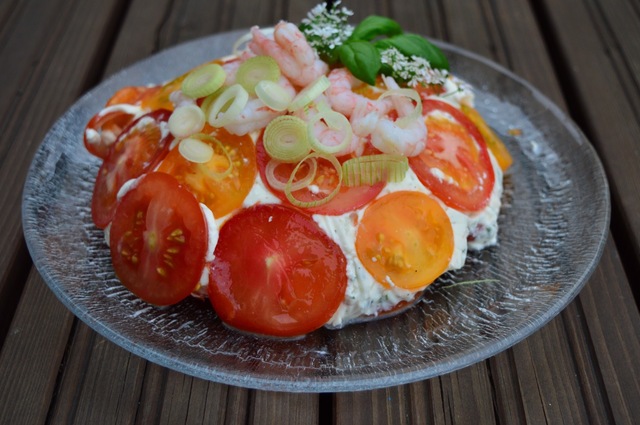Tomaattilotta - kesäinen ruokapöydän kaunistaja