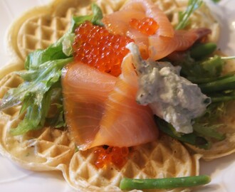 Våfflor med lax, waffles with salmon, vohveleita ja lohta