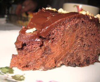 Tahmainen suklaakakku