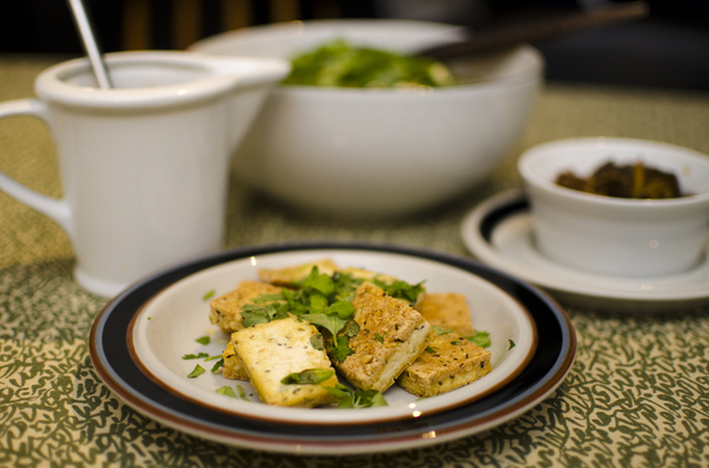 Vietnamilainen tofu-raastesalaatti