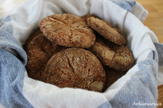 Reikäleipää ja reikäleivän reikiä eli ruisnappeja - Projekti ruisleipää, juuresta leiväksi