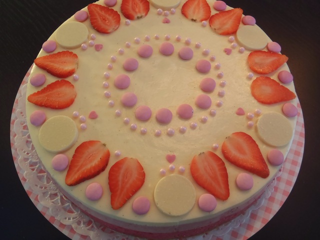 Mansikkainen prinsessakakku/Strawberry Princess Cake
