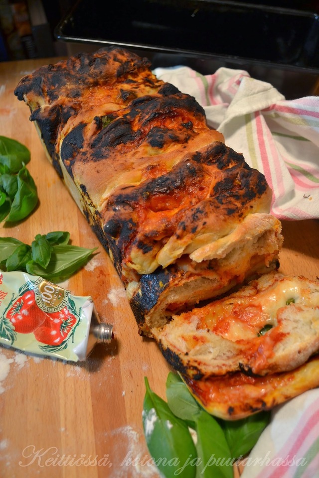 Pull apart pizza bread - revittävä pizzaleipä