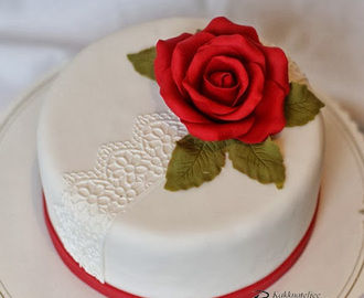 Red rose-cake