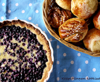 Keep on baking it! - leipomapäivän kardemummainen mustikkapiirakka