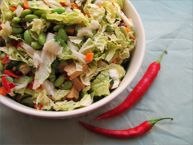 Vietnamin inspiroimaa: Edamame-tempe-salaattia