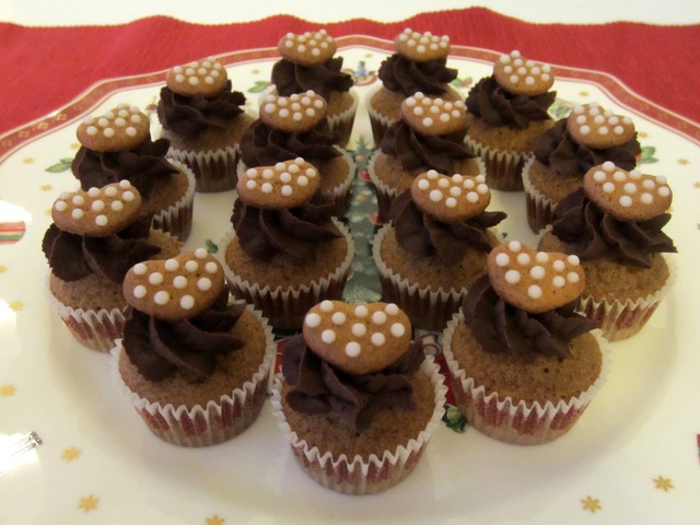 Suklaiset piparkakkukuppikakut / Chocolaty Gingerbread Cupcakes