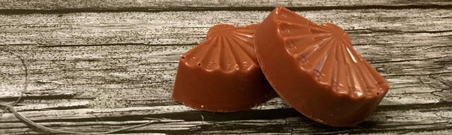 Juustokakku suklaakonvehtien ystävälle – tai niiden kanssa kiemurtelevalle