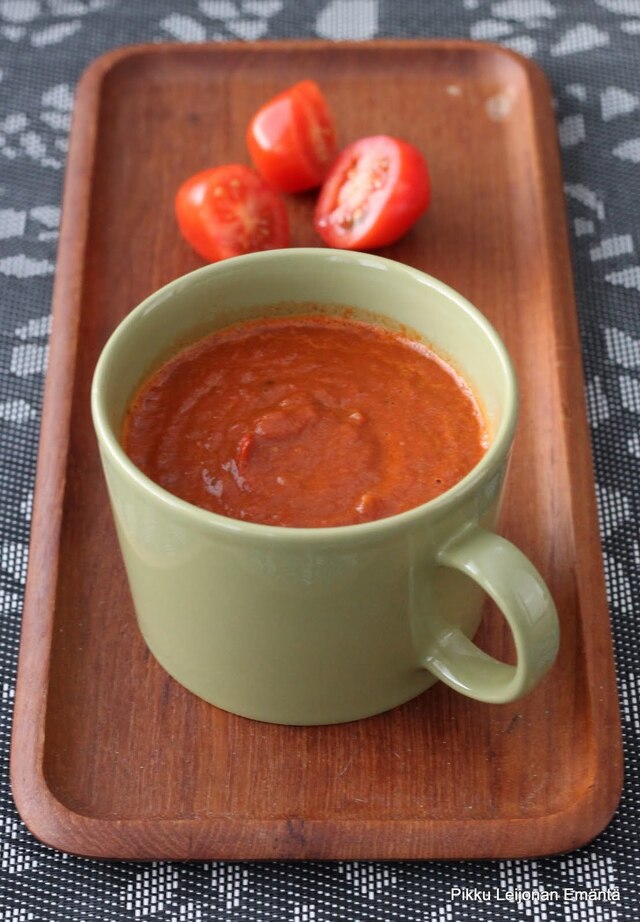 Erilainen tomaattikeitto ripauksella chiliä ja vaniljaa