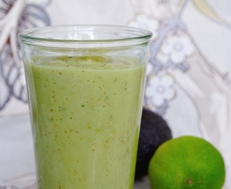 Vihreä hedelmäsmoothie / Green fruit smoothie
