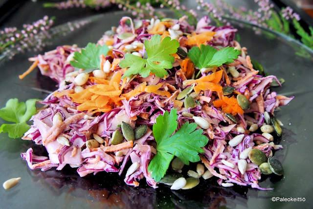 Eksoottisempi kaaliraastesalaatti (coleslaw)