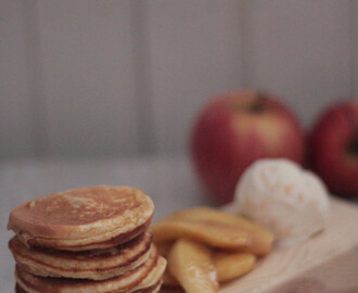 Rahkapannukakut ja karamellisoidut omenat