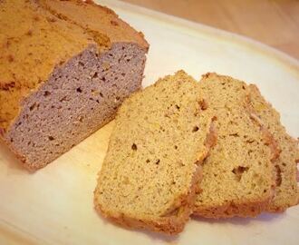 Mausteinen kurpitsaleipä (pumpkin bread)