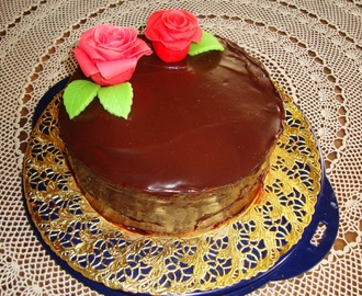 Suklaamousse-kakku