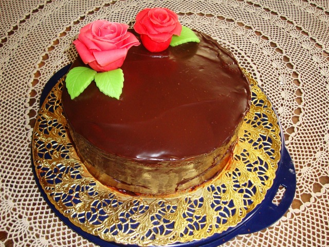 Suklaamousse-kakku