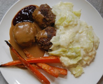 "A House Wife Dish": Hjemmelagde kjøttkaker med kålstuing og brunsaus..