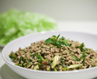 Larb mu - thai-salat med svin, mynte og koriander
