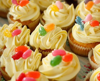 Påske cupcakes med søtpotet og gul topping