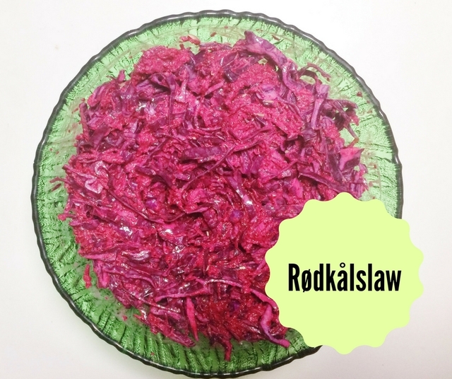 Coleslaw med rødkål og estragonkrem