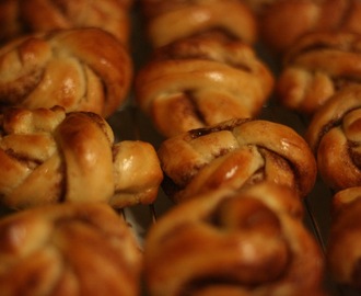 Cinnamon twirls (or Kanelsnurrer in Norwegian)