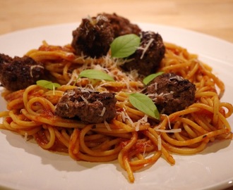 Spaghetti med spicy kjøttboller
