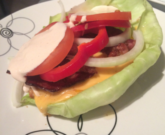Hjemmelaget kyllingburger med hjemmelaget dressing
