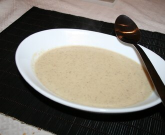 Undervurdert: Hjemmelaget soppsuppe med bakt hvitløk!