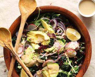 5-Minute Detox Salad with No-Mix Dressing!