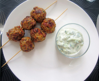 Tzatziki med spicy kyllingeboller