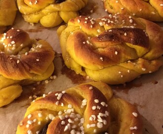 Vaniljfyllda Saffransbullar med citron