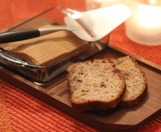 Brød med tørket frukt og valnøtter