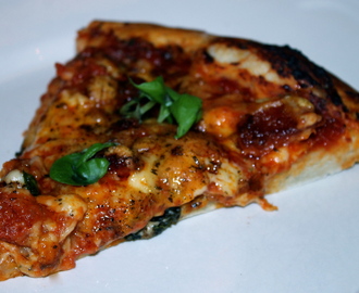Steinovnsbakt pizza med chorizo