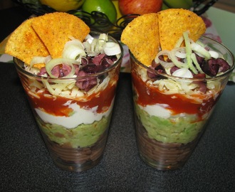 Fredagsmys med mexikansk touch - Seven layer dip eller kanske en enkel Guacamole