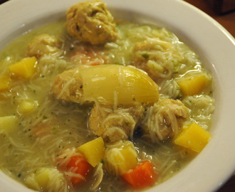 Asiatisk suppe med kyllingboller