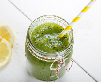 Lag deg en Mean Green Juice som booster immunforsvaret og energien din – med varmende superurter!