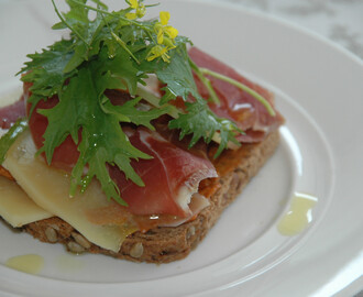 Bruschetta med seranoskinke og manchego ost