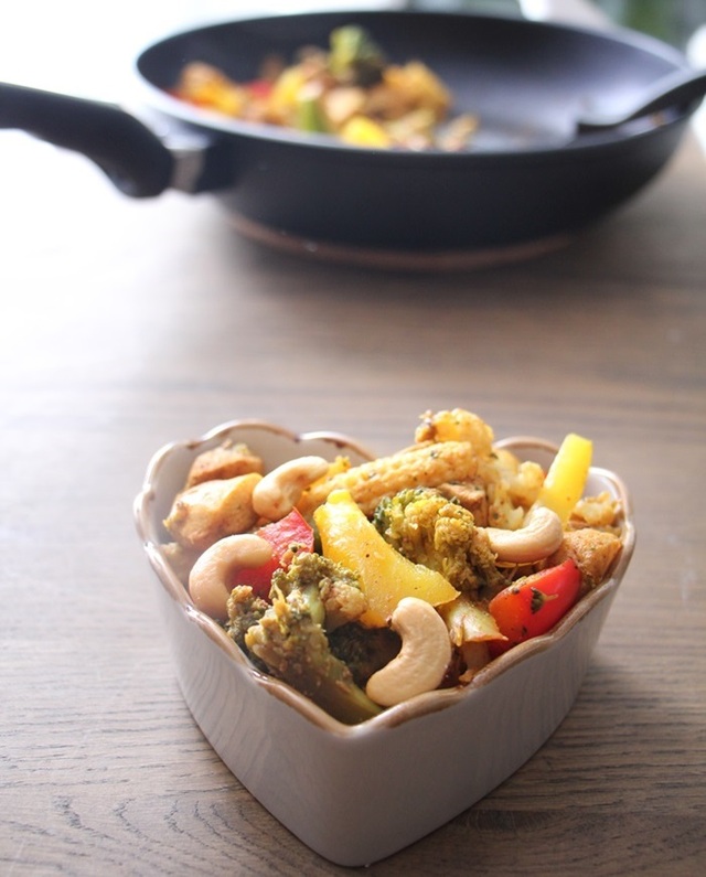 Kyllingwok med curry og cashew