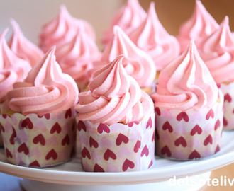 Vanilla Cupcakes with Strawberry Marshmallow Fluff Frosting