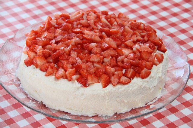Saftig sjokoladekake med jordbær
